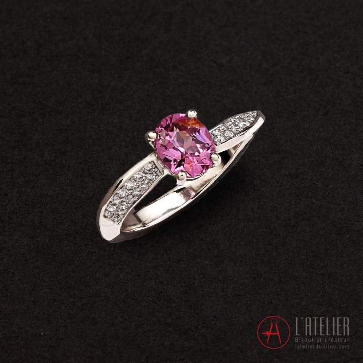 spinelle rose, diamants et or blanc