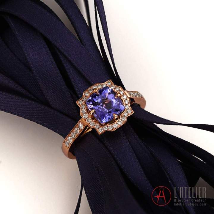 bague indienne : tanzanite, diamants sur or rose