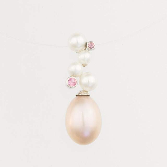 pandentif bulles : perles et saphirs montés sur nylon