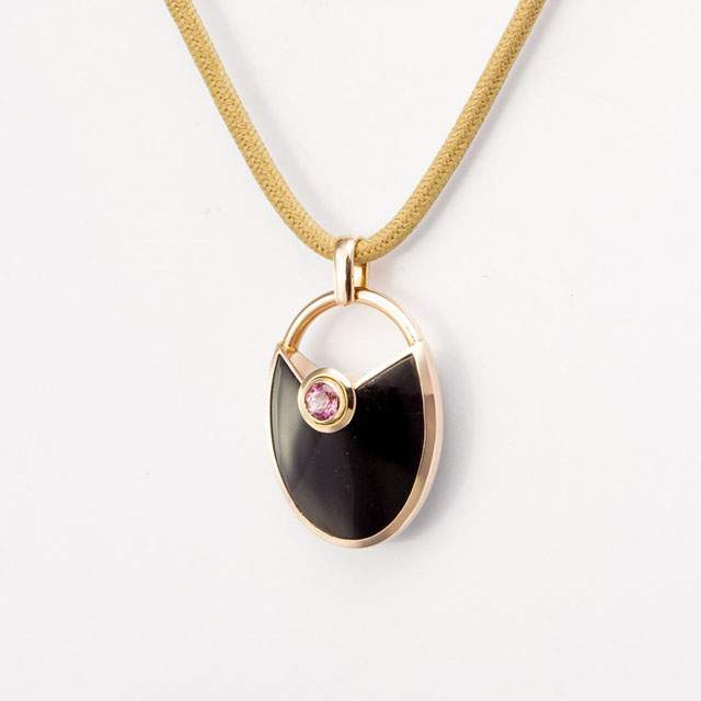 pendentif cadenas : or rose, basalte et saphir rose.